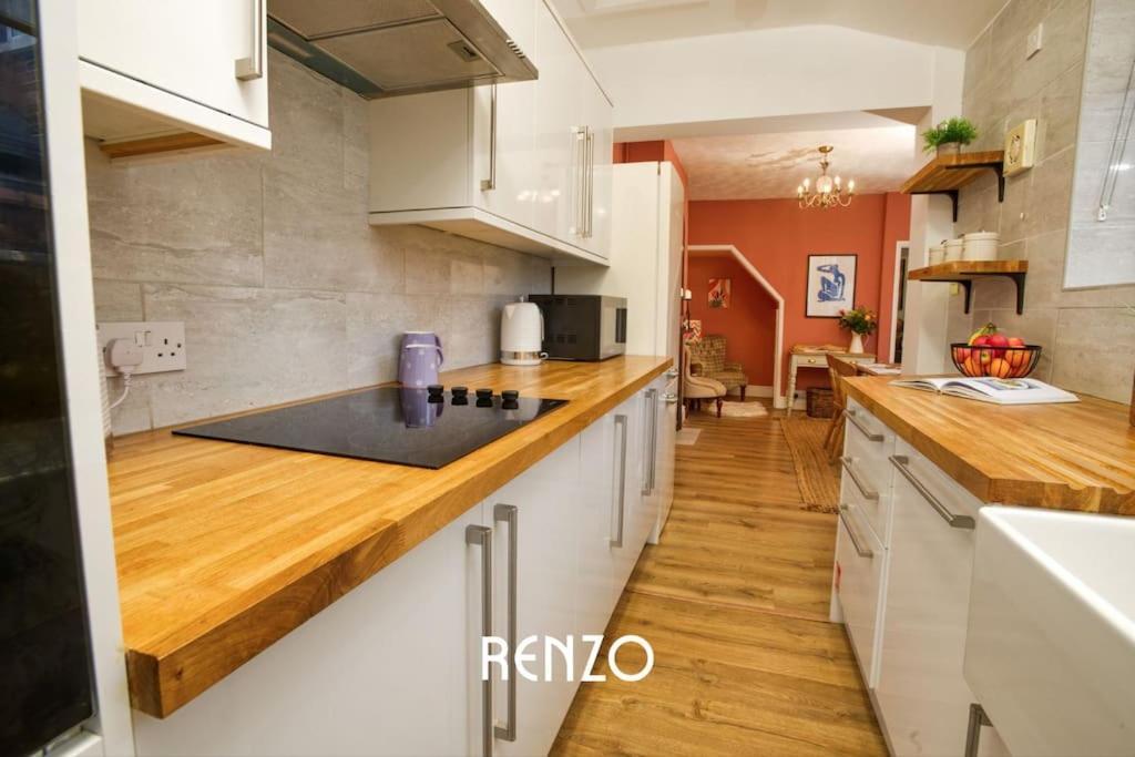 Inviting 3-Bed Home In Lincoln By Renzo, Stunning Design, Close To Lincoln Cathedral! Екстериор снимка