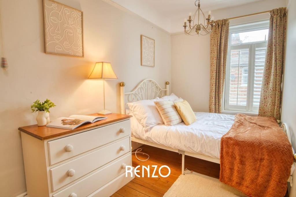 Inviting 3-Bed Home In Lincoln By Renzo, Stunning Design, Close To Lincoln Cathedral! Екстериор снимка