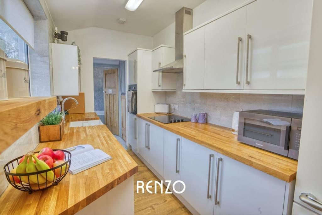 Inviting 3-Bed Home In Lincoln By Renzo, Stunning Design, Close To Lincoln Cathedral! Екстериор снимка